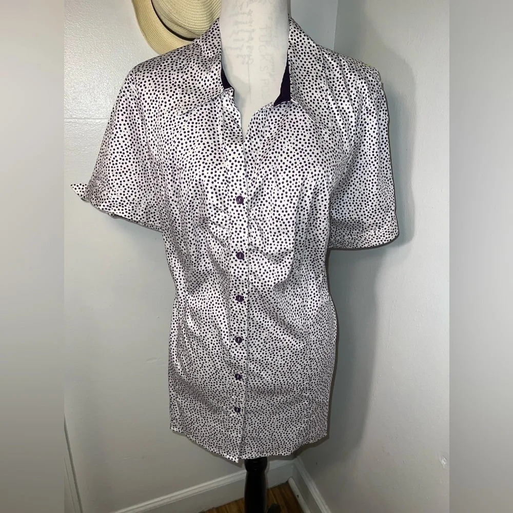 Layne Bryant, 28, short sleeve, softly roughed button‎ front collar tunic blouse